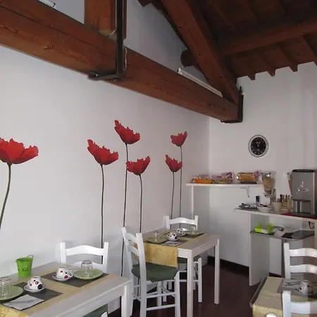 לינה וארוחת בוקר Casanova *